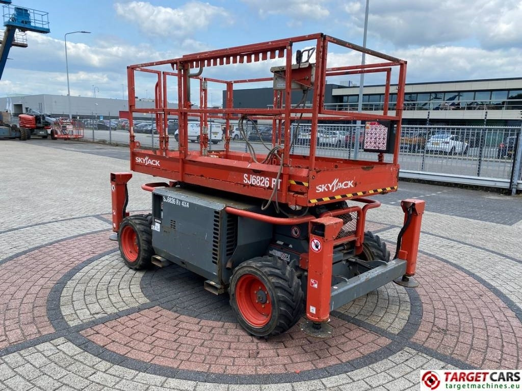 SkyJack SJ6826 RT Diesel 4x4 Scissor 6826 Work Lift 992cm - Žirklinis keltuvas: foto 2 SkyJack SJ6826 RT Diesel 4x4 Scissor 6826 Work Lift 992cm - Žirklinis keltuvas: foto 2
