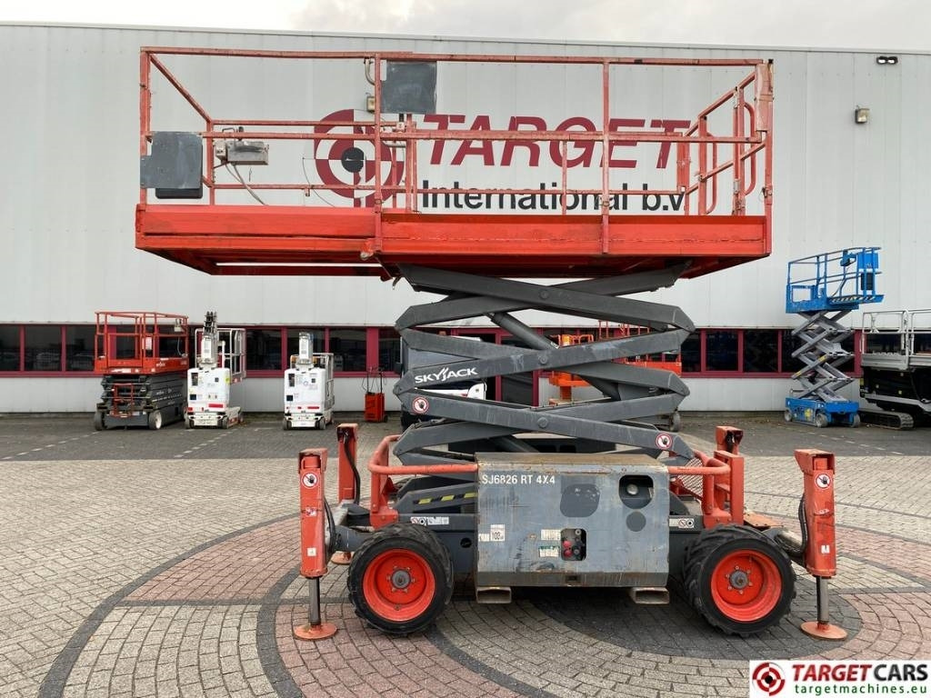 SkyJack SJ6826 RT Diesel 4x4 Scissor Work Lift 992cm - Žirklinis keltuvas: foto 5 SkyJack SJ6826 RT Diesel 4x4 Scissor Work Lift 992cm - Žirklinis keltuvas: foto 5