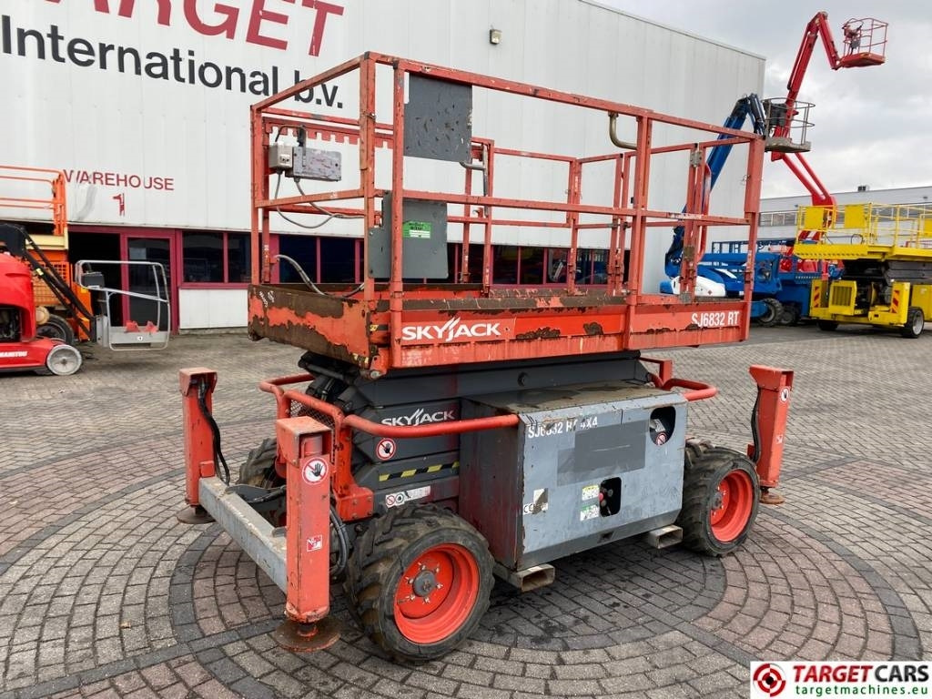 SkyJack SJ6832 RT Diesel 4x4 Scissor 6832 Work Lift 1180cm - Žirklinis keltuvas: foto 1 SkyJack SJ6832 RT Diesel 4x4 Scissor 6832 Work Lift 1180cm - Žirklinis keltuvas: foto 1