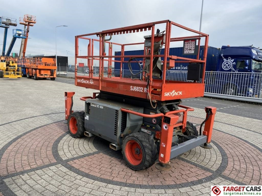 SkyJack SJ6832RT Diesel Scissor Work Lift 1180cm - Žirklinis keltuvas: foto 2 SkyJack SJ6832RT Diesel Scissor Work Lift 1180cm - Žirklinis keltuvas: foto 2