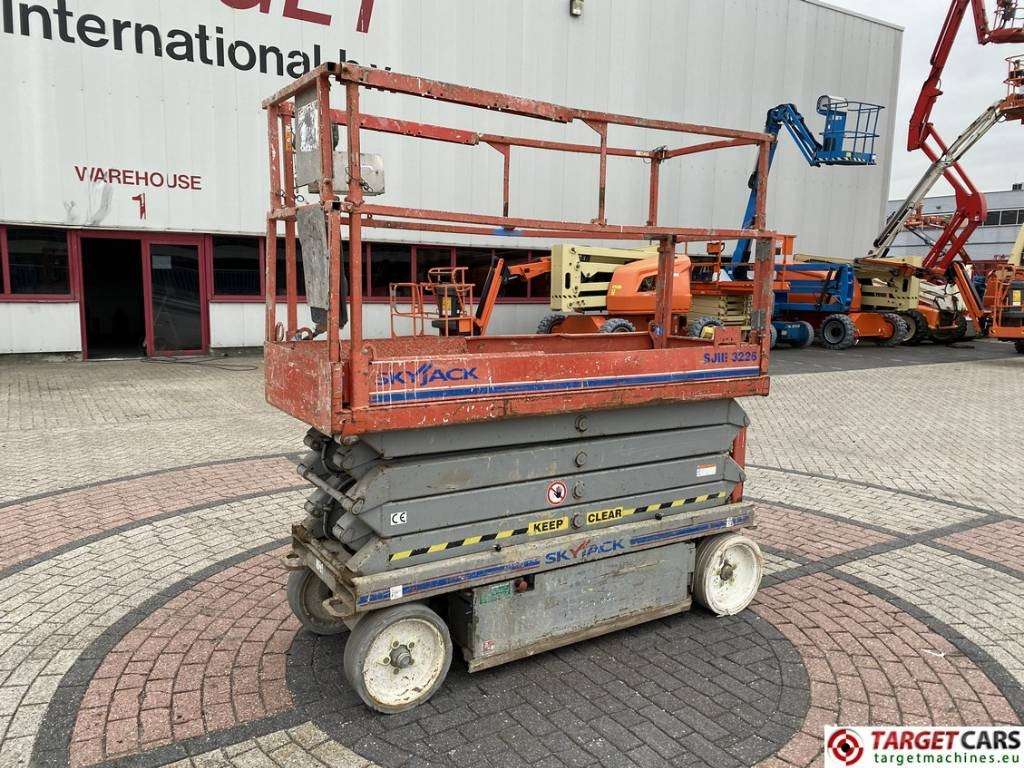 SkyJack SJIII-3226 Electric Scissor Work Lift 990cm - Žirklinis keltuvas: foto 1 SkyJack SJIII-3226 Electric Scissor Work Lift 990cm - Žirklinis keltuvas: foto 1