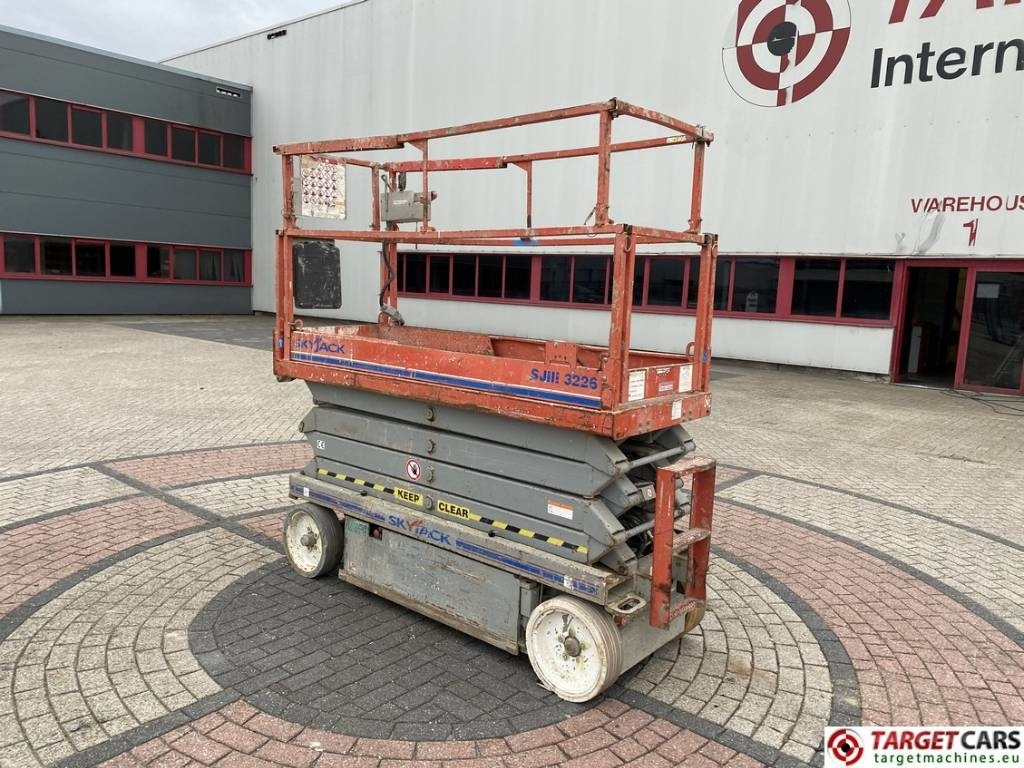 SkyJack SJIII-3226 Electric Scissor Work Lift 990cm - Žirklinis keltuvas: foto 4 SkyJack SJIII-3226 Electric Scissor Work Lift 990cm - Žirklinis keltuvas: foto 4