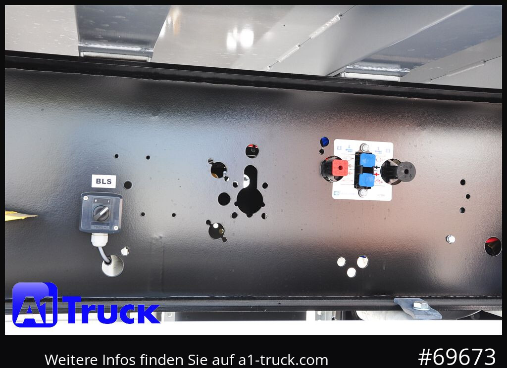 REISCH RHKS, Alu-Kippmulde 54m³, Kombitüren, Alufelgen, Liftachse, - Savivartis puspriekabė: foto 4 REISCH RHKS, Alu-Kippmulde 54m³, Kombitüren, Alufelgen, Liftachse, - Savivartis puspriekabė: foto 4