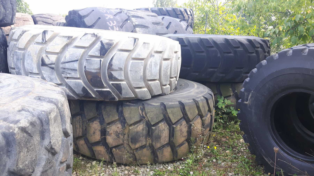 BRIDGESTONE 29/5R35 Pneumatici 29.5R35 in buone condizioni - Padanga - Statybinė technika: foto 1 BRIDGESTONE 29/5R35 Pneumatici 29.5R35 in buone condizioni - Padanga - Statybinė technika: foto 1