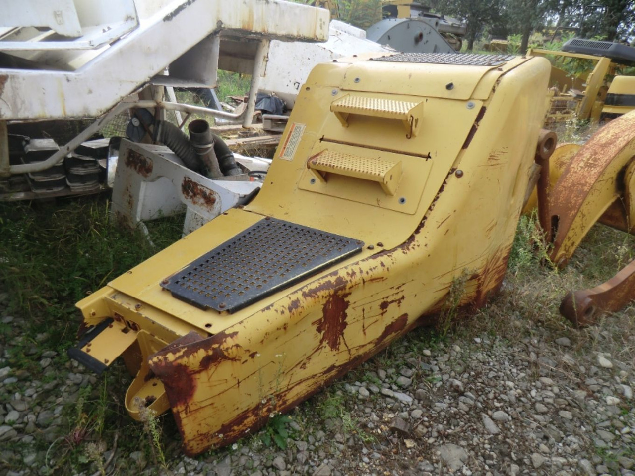 Caterpillar 735 Serbatotio olio idraulico, completo di porta batterie, quadro elettrico. - Hidraulinis bakas - Statybinė technika: foto 3 Caterpillar 735 Serbatotio olio idraulico, completo di porta batterie, quadro elettrico. - Hidraulinis bakas - Statybinė technika: foto 3