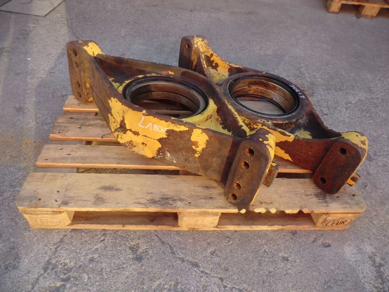 Galinė ašis - Ratinis krautuvas FRONT MOUNTING  REAR OSCILLATING AXLE (11075563)  for VOLVO L180C 2799: foto 1