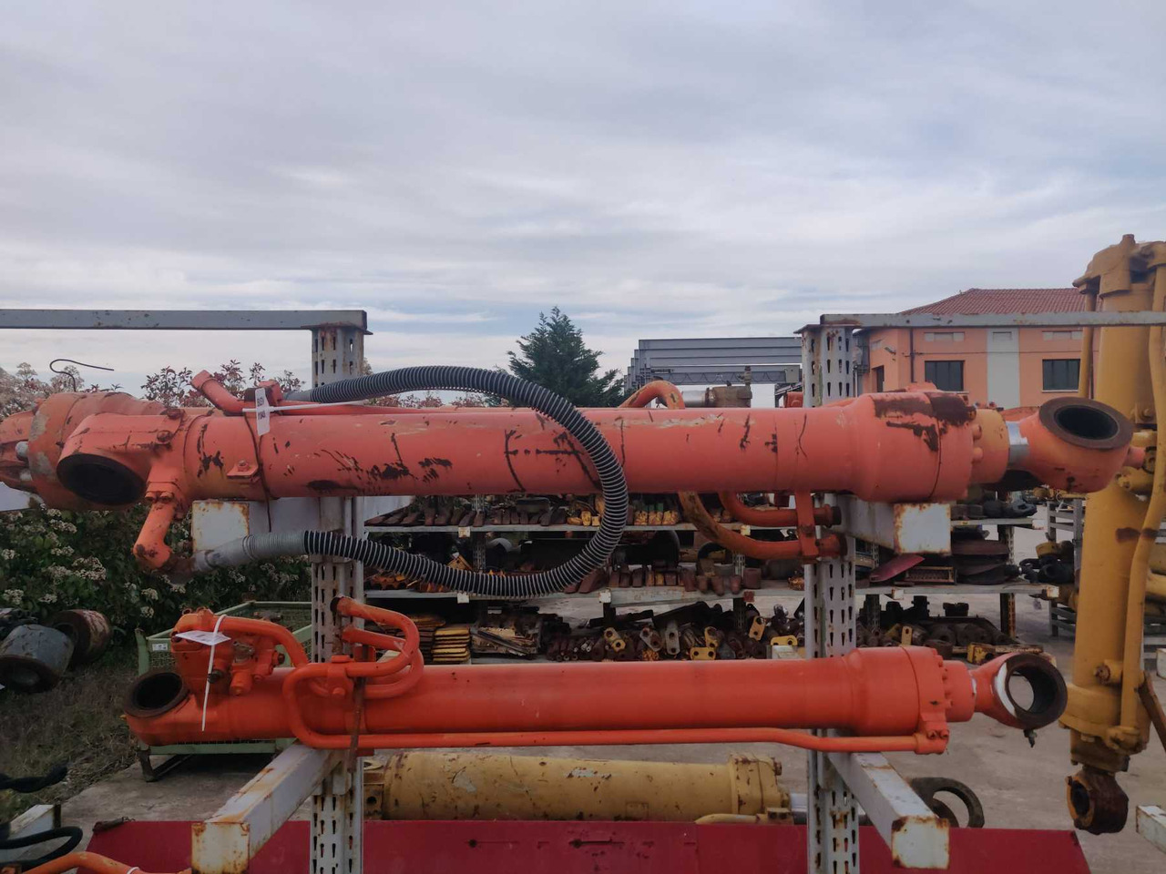 HITACHI ZX240 BAS Cilindro benna - Hidraulinis cilindras - Statybinė technika: foto 1 HITACHI ZX240 BAS Cilindro benna - Hidraulinis cilindras - Statybinė technika: foto 1