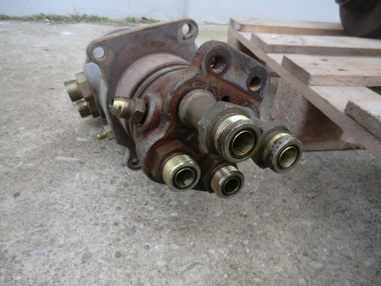 HITACHI ZX240 BAS GIUNTO ROTANTE - Hidraulika - Statybinė technika: foto 2 HITACHI ZX240 BAS GIUNTO ROTANTE - Hidraulika - Statybinė technika: foto 2