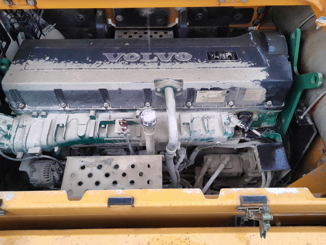 Vikšrinis ekskavatorius VOLVO EC700B LC: foto 12