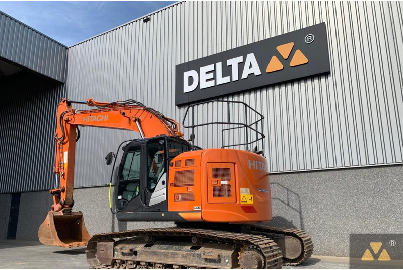 Hitachi ZX225USLC-6 - Vikšrinis ekskavatorius: foto 4 Hitachi ZX225USLC-6 - Vikšrinis ekskavatorius: foto 4