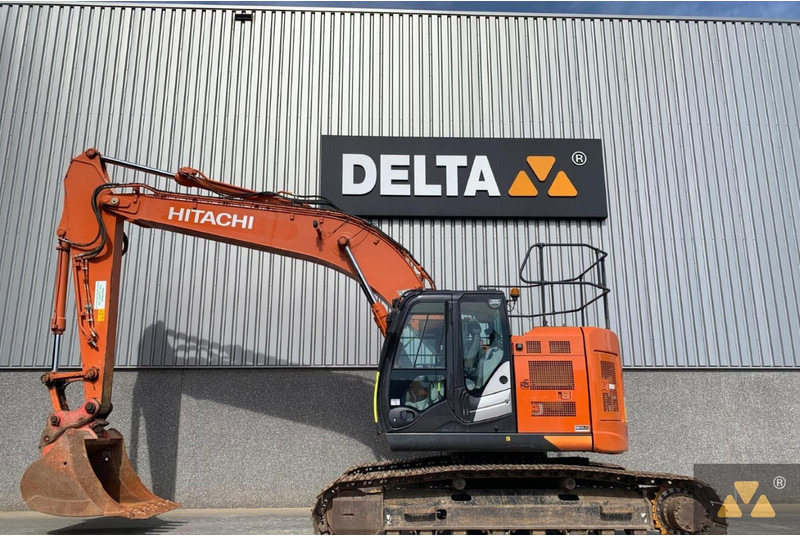 Hitachi ZX225USLC-6 - Vikšrinis ekskavatorius: foto 1 Hitachi ZX225USLC-6 - Vikšrinis ekskavatorius: foto 1