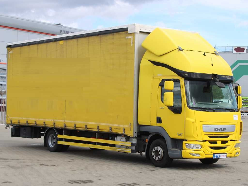 DAF LF 220FA, EURO 6, SLEEPING CABIN - Tentinis sunkvežimis: foto 2 DAF LF 220FA, EURO 6, SLEEPING CABIN - Tentinis sunkvežimis: foto 2