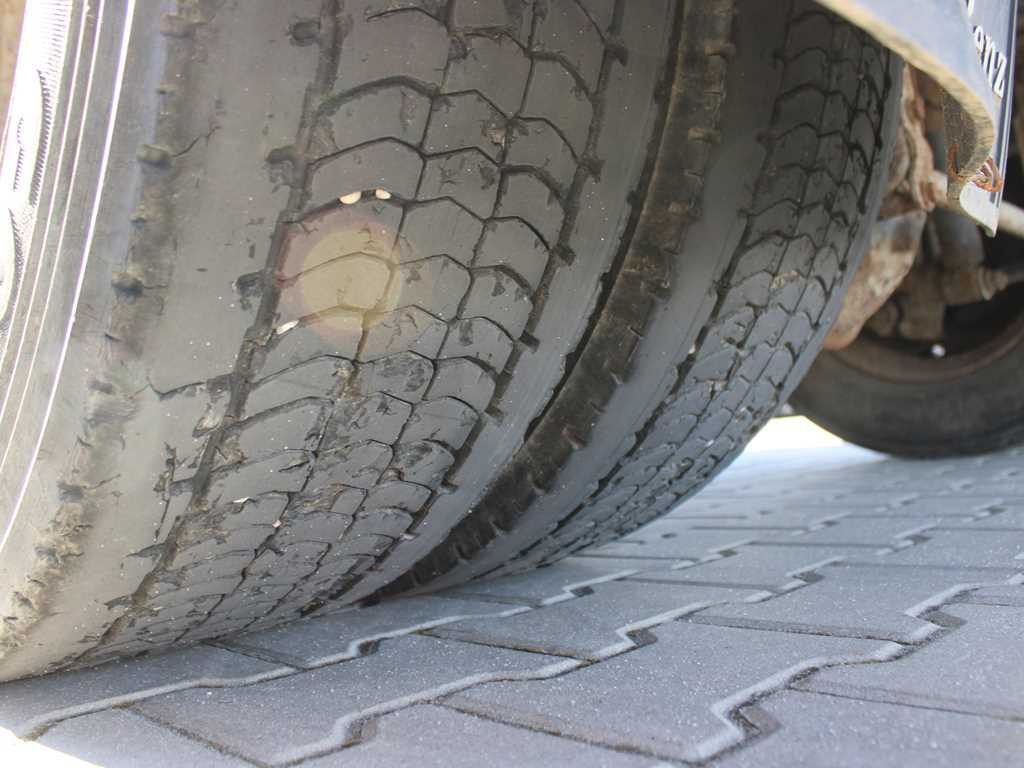 Savivartis sunkvežimis, Sunkvežimis su kranu Mercedes-Benz Atego 1523, HYDRAULIC ARM ATLAS 60.1, THREE-SIDED: foto 15