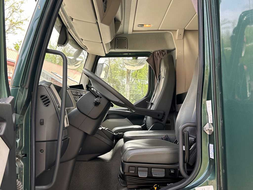 Volvo STX FL, FOR 6 PEOPLE, FOR TRANSPORTING FIVE HORSES, CAMERA, 2X HYDRAULIC FRONT - Sunkvežimis žirgams vežti: foto 3 Volvo STX FL, FOR 6 PEOPLE, FOR TRANSPORTING FIVE HORSES, CAMERA, 2X HYDRAULIC FRONT - Sunkvežimis žirgams vežti: foto 3