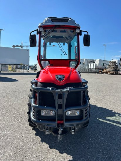 Antonio Carraro SRX 5800 TORA REDCAB, YANMAR; RADIO; KLIMA; RevGuide - Traktorius: foto 3 Antonio Carraro SRX 5800 TORA REDCAB, YANMAR; RADIO; KLIMA; RevGuide - Traktorius: foto 3