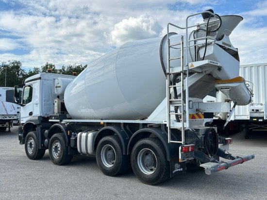 Mercedes-Benz Arocs 3743, 8x4 Betonmischer, Euro 6, 9m³ Liebherr Mischer - Betonvežis: foto 4 Mercedes-Benz Arocs 3743, 8x4 Betonmischer, Euro 6, 9m³ Liebherr Mischer - Betonvežis: foto 4
