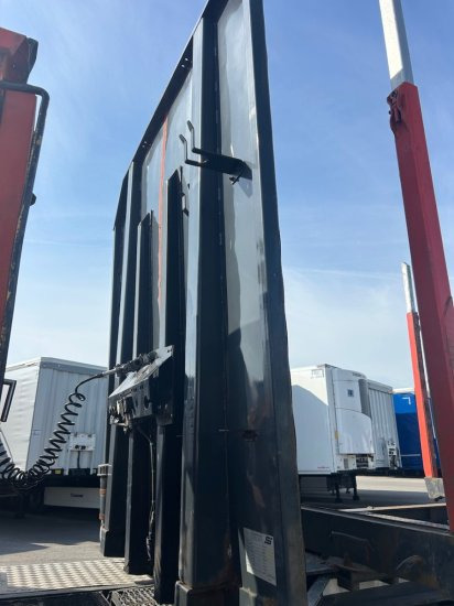 Schwarzmüller Holzauflieger 6 Rungenpaare, BPW-Achsen - Miškovežio puspriekabė: foto 2 Schwarzmüller Holzauflieger 6 Rungenpaare, BPW-Achsen - Miškovežio puspriekabė: foto 2