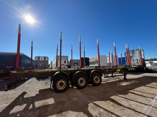 Schwarzmüller Holzauflieger, 8 Rungenpaare, SAF-Achsen, Liftachse - Miškovežio puspriekabė: foto 4 Schwarzmüller Holzauflieger, 8 Rungenpaare, SAF-Achsen, Liftachse - Miškovežio puspriekabė: foto 4