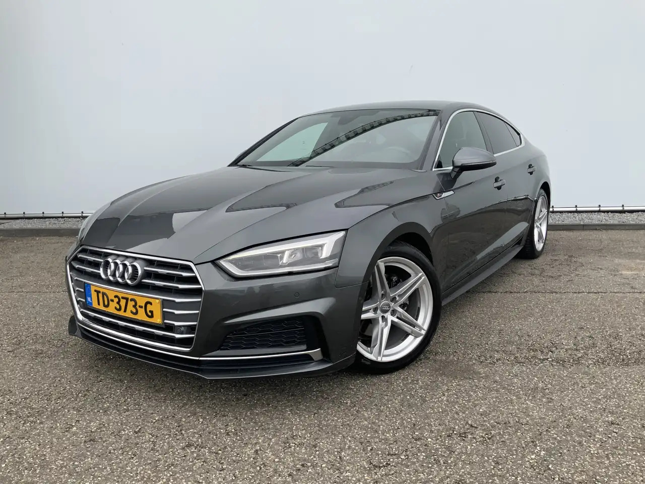 Audi A5 Sportback 2.0 TFSI g-tron Sport 2 x S-line edition - Hečbekas: foto 1 Audi A5 Sportback 2.0 TFSI g-tron Sport 2 x S-line edition - Hečbekas: foto 1