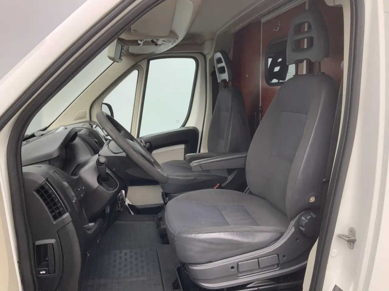 Citroen Jumper 30 2.2 HDI L2H2 Airco Cruise Camera 3 Zits sidebar - Krovininis mikroautobusas: foto 4 Citroen Jumper 30 2.2 HDI L2H2 Airco Cruise Camera 3 Zits sidebar - Krovininis mikroautobusas: foto 4