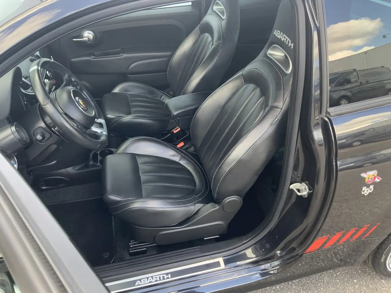 Fiat 500C Abarth 1.4 T-Jet 595 Automaat Euro 6 - Kabrioletas: foto 5 Fiat 500C Abarth 1.4 T-Jet 595 Automaat Euro 6 - Kabrioletas: foto 5