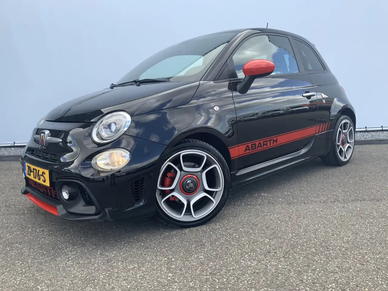 Fiat 500C Abarth 1.4 T-Jet 595 Automaat Euro 6 - Lengvasis automobilis: foto 1 Fiat 500C Abarth 1.4 T-Jet 595 Automaat Euro 6 - Lengvasis automobilis: foto 1