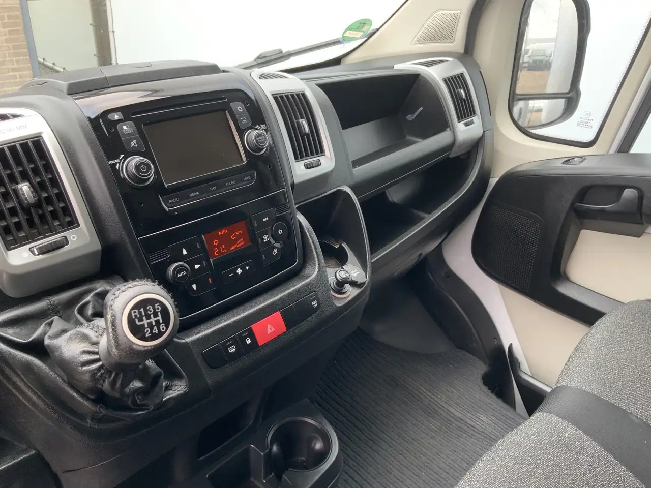 Fiat Ducato 35H 2.3 MultiJet L3H1 Meubelbak & Lift & Zijdeur A - Furgonas su krovinių dėže: foto 4 Fiat Ducato 35H 2.3 MultiJet L3H1 Meubelbak & Lift & Zijdeur A - Furgonas su krovinių dėže: foto 4
