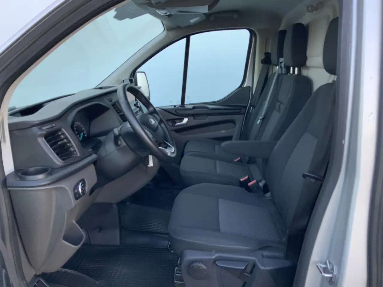 Ford Transit Custom 300 2.0 TDCI L1H1 Limited Airco Cruise Camera 3 Zi - Krovininis mikroautobusas: foto 4 Ford Transit Custom 300 2.0 TDCI L1H1 Limited Airco Cruise Camera 3 Zi - Krovininis mikroautobusas: foto 4