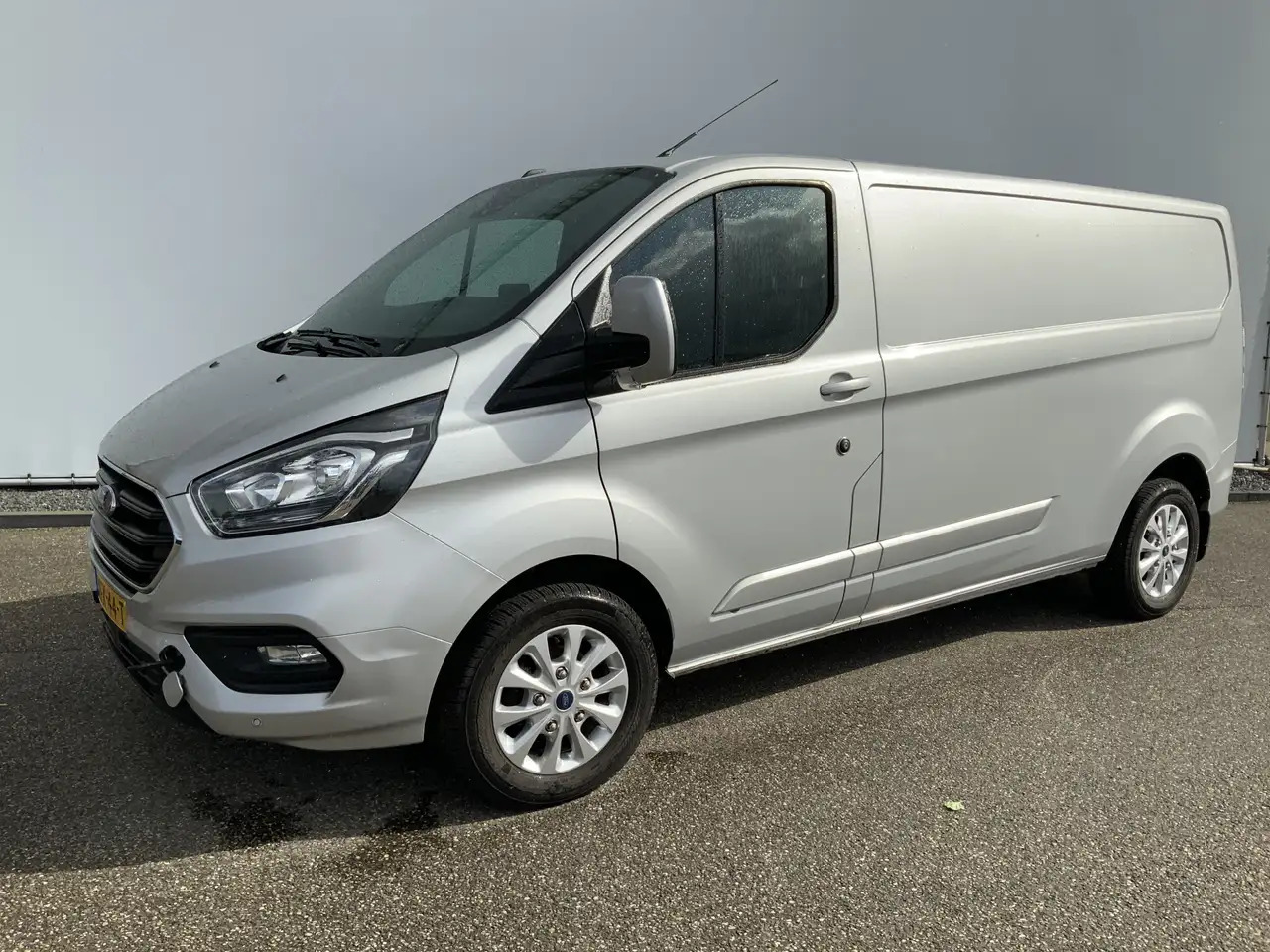 Ford Transit Custom 300 2.0 TDCI (MOTOR DEFECT!!) L2H2 Airco Navi 3 Zi - Krovininis mikroautobusas: foto 1 Ford Transit Custom 300 2.0 TDCI (MOTOR DEFECT!!) L2H2 Airco Navi 3 Zi - Krovininis mikroautobusas: foto 1