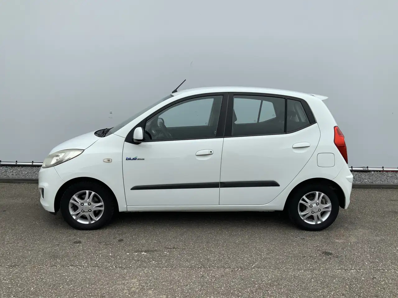 Hyundai i10 1.0 Pro 54083 KM! Airco, Lichtmetalen Wielen! - Hečbekas: foto 2 Hyundai i10 1.0 Pro 54083 KM! Airco, Lichtmetalen Wielen! - Hečbekas: foto 2