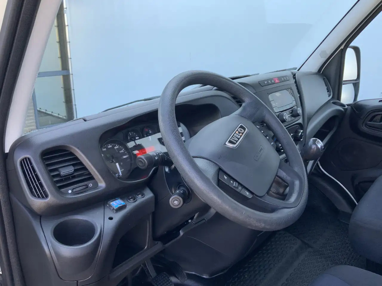 Iveco 40C18 B.E Trekker Airco Cruise 3 Zits Euro 6 180 - BE vilkikas: foto 5 Iveco 40C18 B.E Trekker Airco Cruise 3 Zits Euro 6 180 - BE vilkikas: foto 5