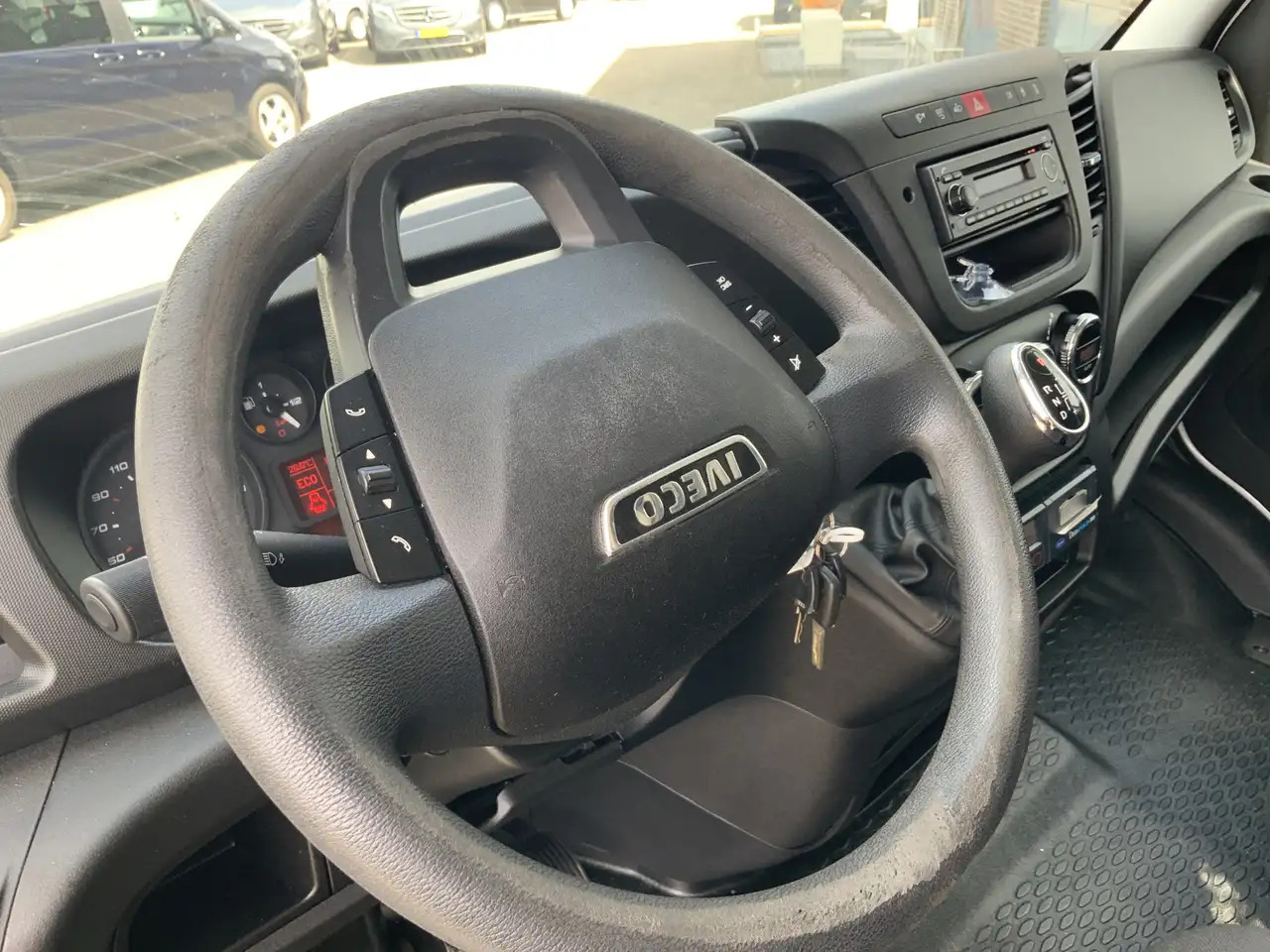 Iveco Daily 35C13 2.3 375 Automaat Koelmeubelbak Deuren Dag&Na - Furgonas šaldytuvas: foto 3 Iveco Daily 35C13 2.3 375 Automaat Koelmeubelbak Deuren Dag&Na - Furgonas šaldytuvas: foto 3