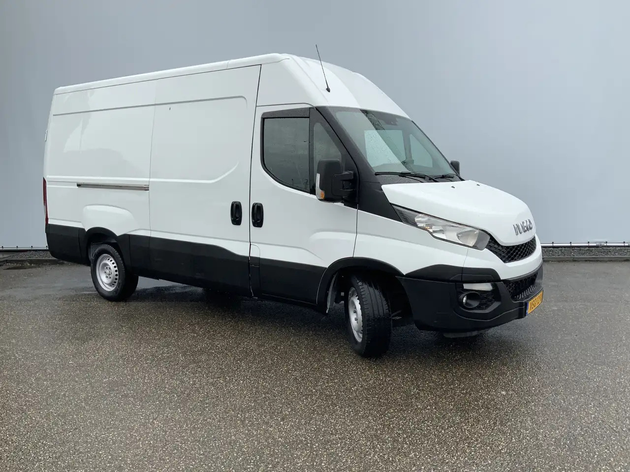 Iveco Daily 35S13V 2.3 352 H2 L3 Airco 3 Zits Opstap Euro 5 - Krovininis mikroautobusas: foto 2 Iveco Daily 35S13V 2.3 352 H2 L3 Airco 3 Zits Opstap Euro 5 - Krovininis mikroautobusas: foto 2