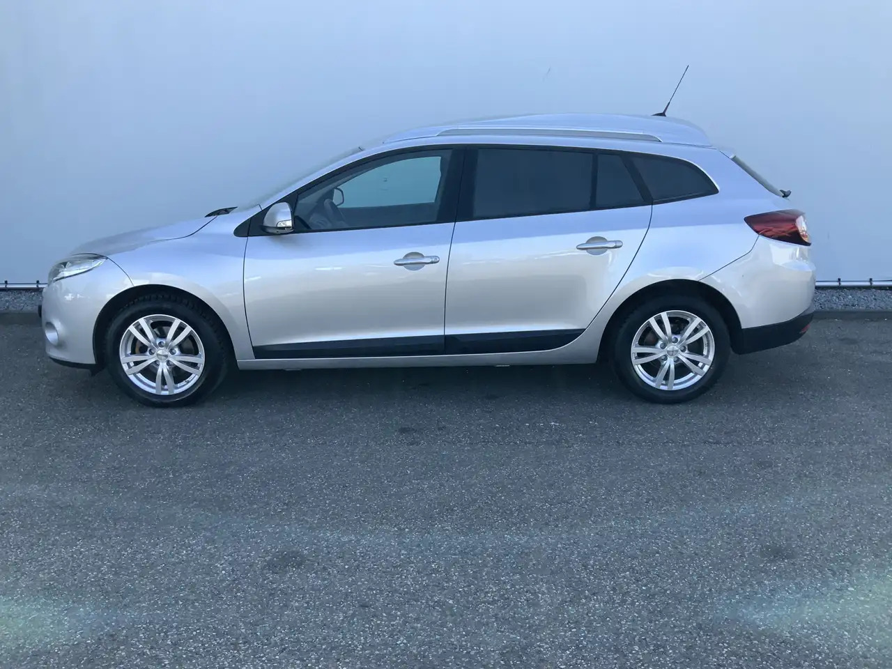 Renault Megane 1.5 dCi Expression Airco Navi Grijs Kenteken Euro - Kita technika: foto 3 Renault Megane 1.5 dCi Expression Airco Navi Grijs Kenteken Euro - Kita technika: foto 3