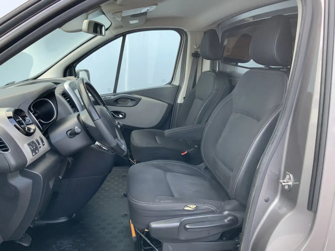 Renault Trafic 1.6 dCi T29 L2H1 DC Comfort Energy Airco Cruise Na - Kita technika: foto 4 Renault Trafic 1.6 dCi T29 L2H1 DC Comfort Energy Airco Cruise Na - Kita technika: foto 4