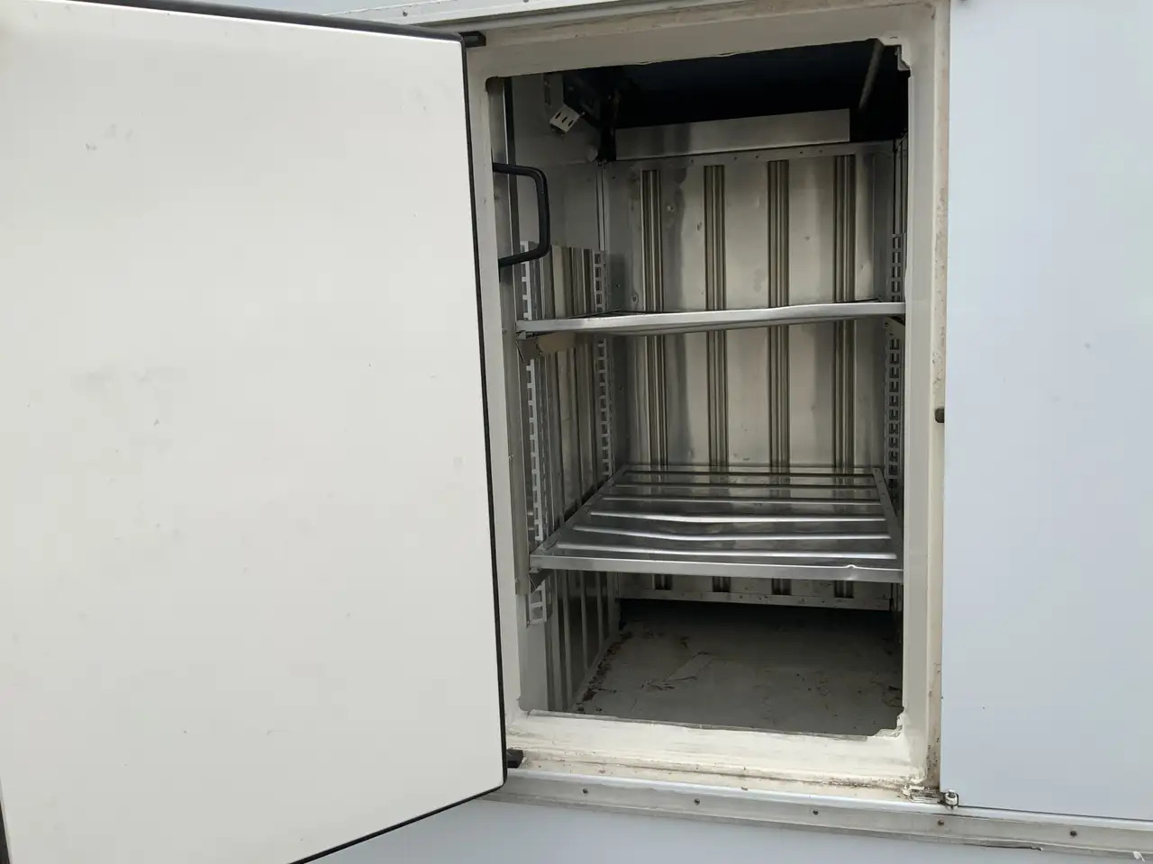 Mercedes-Benz Sprinter 310 2.2 CDI 366 ijswagen 40 gr _0 Deuren 10 Euro 5 - Furgonas šaldytuvas: foto 5 Mercedes-Benz Sprinter 310 2.2 CDI 366 ijswagen 40 gr _0 Deuren 10 Euro 5 - Furgonas šaldytuvas: foto 5