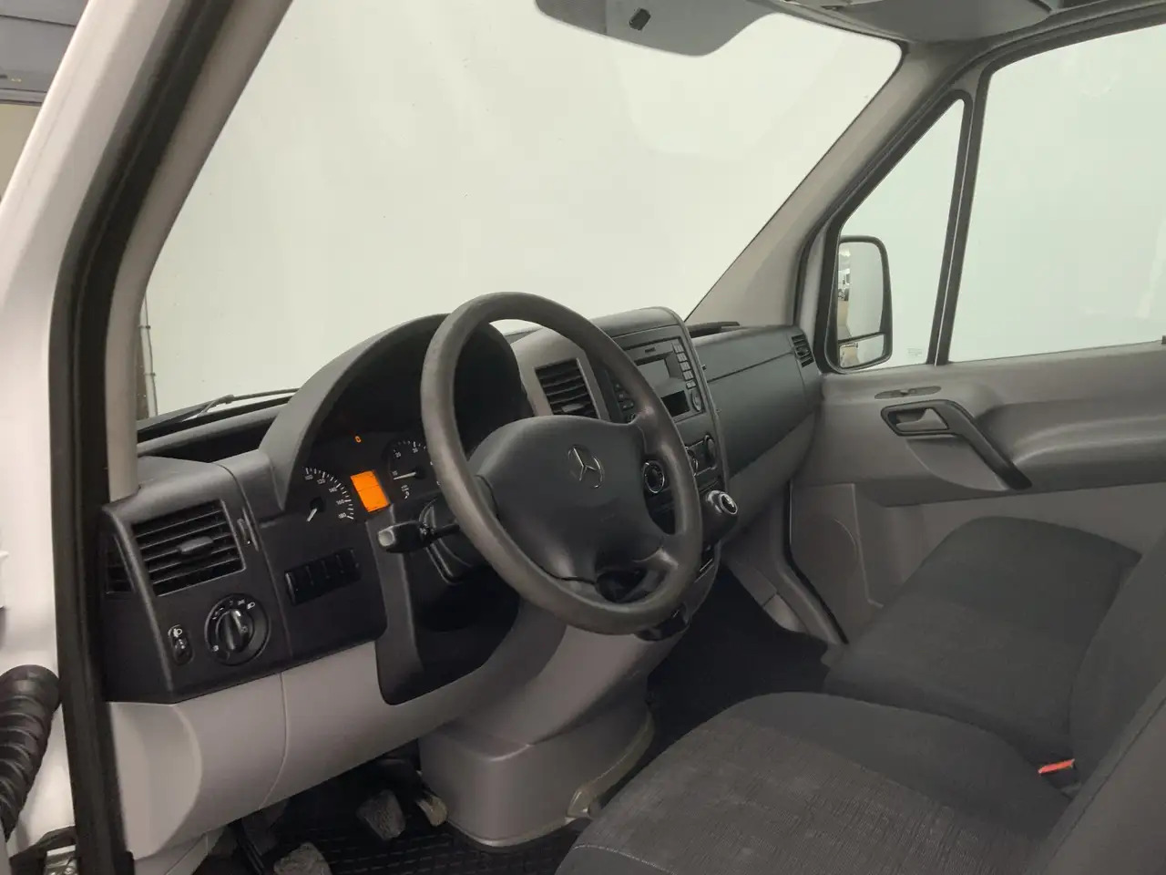 Mercedes-Benz Sprinter 313 2.2 CDI 366 L2H2 Airco 3 Zits Opstap extra Slo - Krovininis mikroautobusas: foto 5 Mercedes-Benz Sprinter 313 2.2 CDI 366 L2H2 Airco 3 Zits Opstap extra Slo - Krovininis mikroautobusas: foto 5