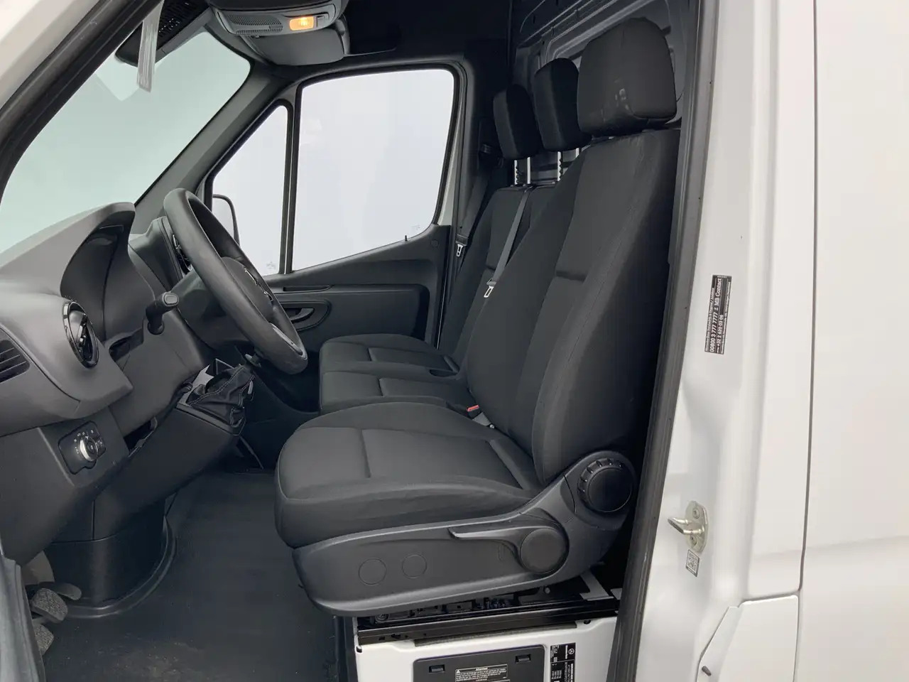 Mercedes-Benz Sprinter 314 2.2 CDI L2H2 Airco Camera Navi 3 Zits MBUX Sch - Krovininis mikroautobusas: foto 4 Mercedes-Benz Sprinter 314 2.2 CDI L2H2 Airco Camera Navi 3 Zits MBUX Sch - Krovininis mikroautobusas: foto 4