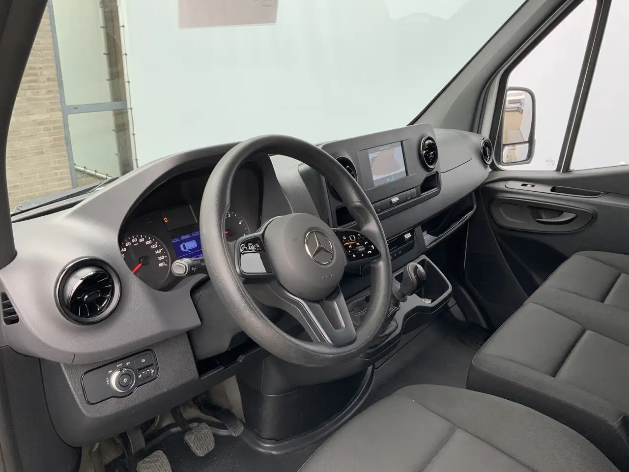 Mercedes-Benz Sprinter 314 2.2 CDI L2H2 Airco Camera Navi 3 Zits MBUX Sch - Krovininis mikroautobusas: foto 5 Mercedes-Benz Sprinter 314 2.2 CDI L2H2 Airco Camera Navi 3 Zits MBUX Sch - Krovininis mikroautobusas: foto 5