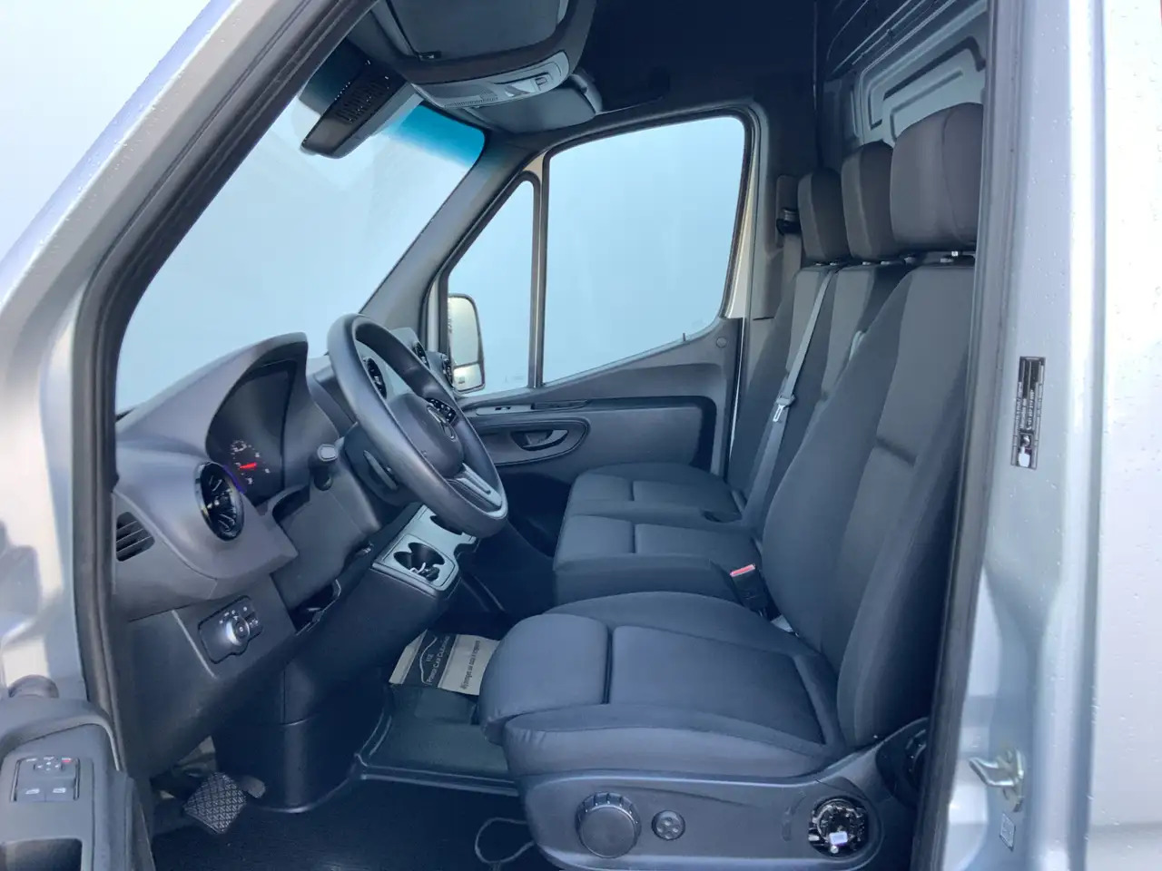 Mercedes-Benz Sprinter 315 1.9 CDI L2H2 Automaat 3 Zits Airco Navi Camera - Krovininis mikroautobusas: foto 4 Mercedes-Benz Sprinter 315 1.9 CDI L2H2 Automaat 3 Zits Airco Navi Camera - Krovininis mikroautobusas: foto 4