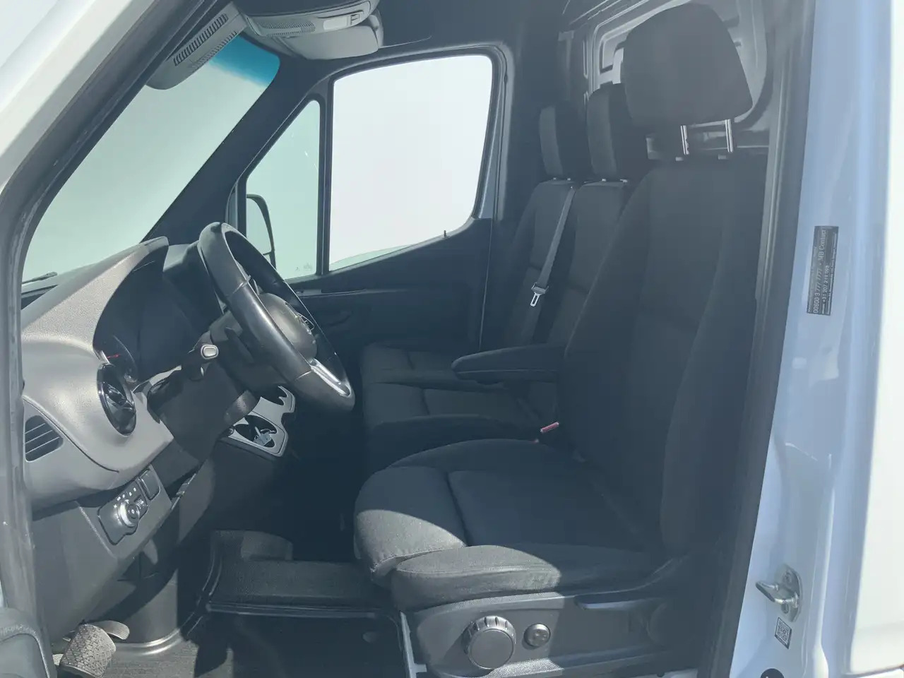 Mercedes-Benz Sprinter 316 2.2 CDI L2H2 DC Automaat Cruise Airco 3 Zits W - Krovininis mikroautobusas: foto 4 Mercedes-Benz Sprinter 316 2.2 CDI L2H2 DC Automaat Cruise Airco 3 Zits W - Krovininis mikroautobusas: foto 4