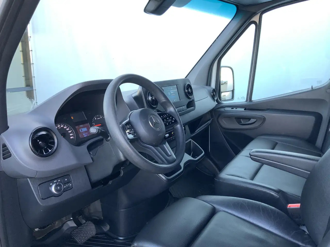 Mercedes-Benz Sprinter 319 3.0 CDI L2H2 Automaat Airco Navi Cruise Leer 3 - Krovininis mikroautobusas: foto 5 Mercedes-Benz Sprinter 319 3.0 CDI L2H2 Automaat Airco Navi Cruise Leer 3 - Krovininis mikroautobusas: foto 5