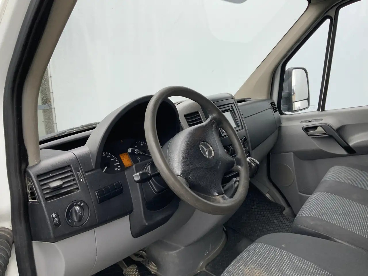 Mercedes-Benz Sprinter 513 2.2 CDI 432 Meubelbak & Deuren 3 Zits Cruise T - Furgonas su krovinių dėže: foto 5 Mercedes-Benz Sprinter 513 2.2 CDI 432 Meubelbak & Deuren 3 Zits Cruise T - Furgonas su krovinių dėže: foto 5