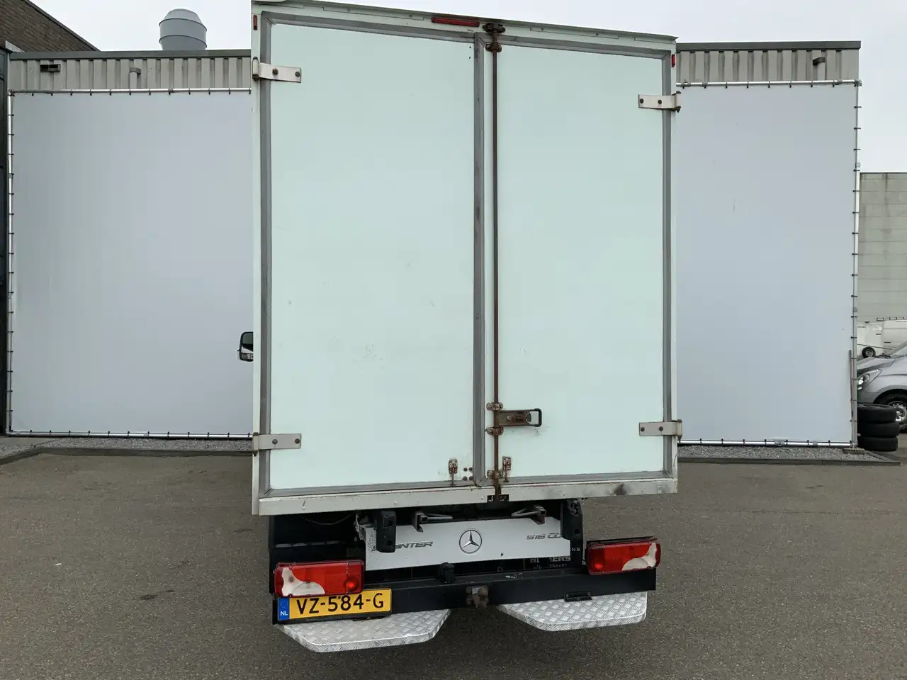 Mercedes-Benz Sprinter 516 2.2 CDI 432 Meubelbak&Deuren &Trap Airco 3 Zit - Furgonas su krovinių dėže: foto 2 Mercedes-Benz Sprinter 516 2.2 CDI 432 Meubelbak&Deuren &Trap Airco 3 Zit - Furgonas su krovinių dėže: foto 2