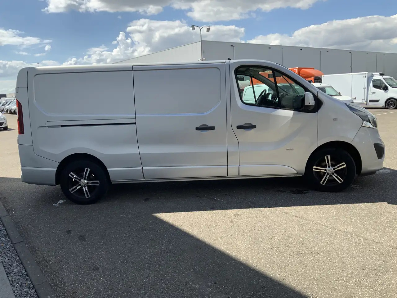Opel Vivaro 1.6 CDTI L2H1 Sport EcoFlex (MOTOR DEFECT !!!!)Air - Krovininis mikroautobusas: foto 2 Opel Vivaro 1.6 CDTI L2H1 Sport EcoFlex (MOTOR DEFECT !!!!)Air - Krovininis mikroautobusas: foto 2