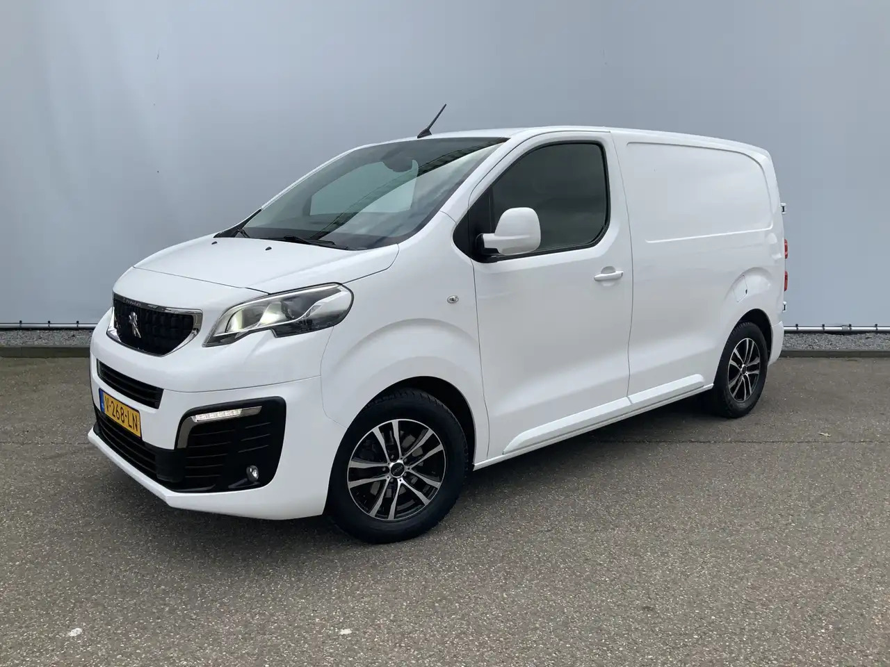Peugeot Expert 227C 2.0 BlueHDI 150 Premium Pack Airco Cruise Cam - Krovininis mikroautobusas: foto 1 Peugeot Expert 227C 2.0 BlueHDI 150 Premium Pack Airco Cruise Cam - Krovininis mikroautobusas: foto 1