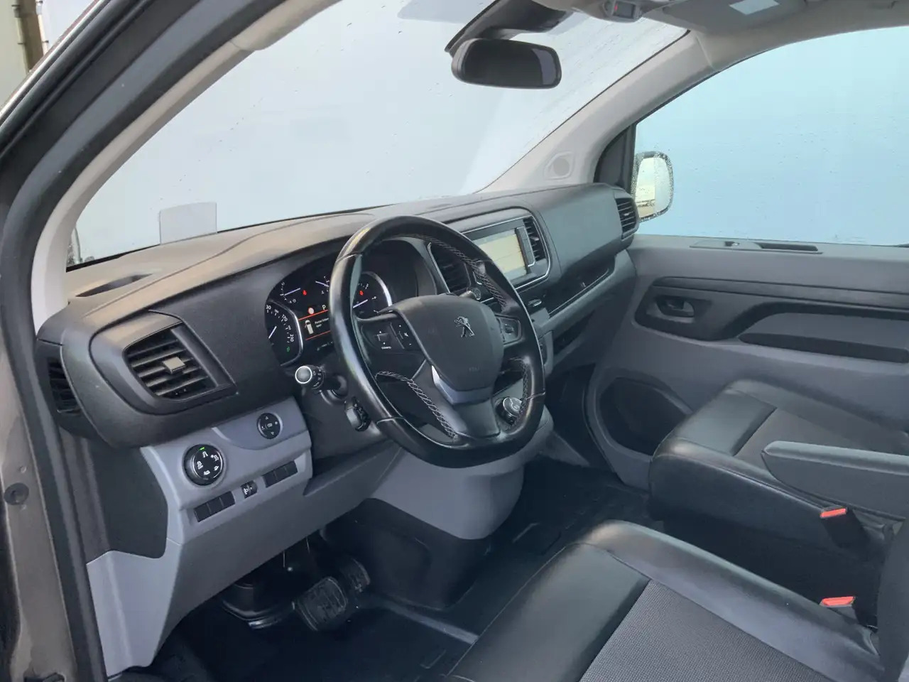 Peugeot Expert 227S 2.0 BlueHD(Koppakking Defect ) 180 Premium Pa - Krovininis mikroautobusas: foto 5 Peugeot Expert 227S 2.0 BlueHD(Koppakking Defect ) 180 Premium Pa - Krovininis mikroautobusas: foto 5