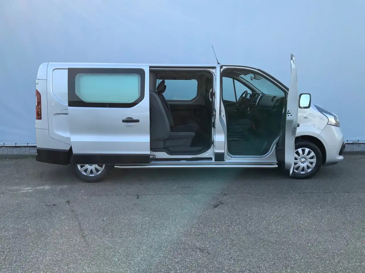 Renault Trafic 1.6 dCi T29 L2H1 Dub Cab Airco Camera Navi Trekhaa - Komercinis automobilis su dviguba kabina: foto 5 Renault Trafic 1.6 dCi T29 L2H1 Dub Cab Airco Camera Navi Trekhaa - Komercinis automobilis su dviguba kabina: foto 5