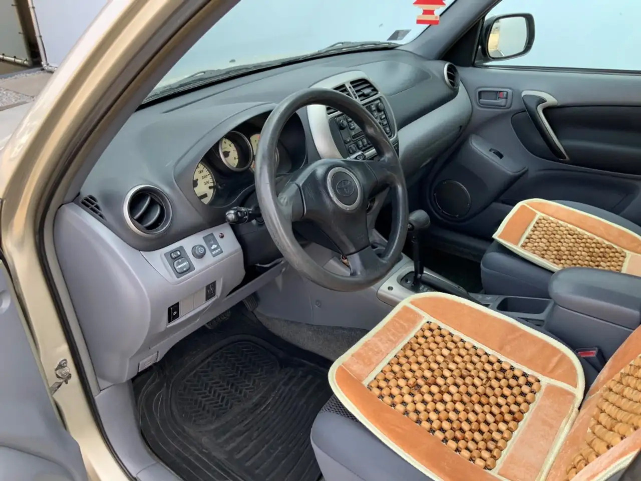 Toyota RAV 4 4X4 Airco Cruise Automaat Alu Velg Marge - Visureigis: foto 5 Toyota RAV 4 4X4 Airco Cruise Automaat Alu Velg Marge - Visureigis: foto 5