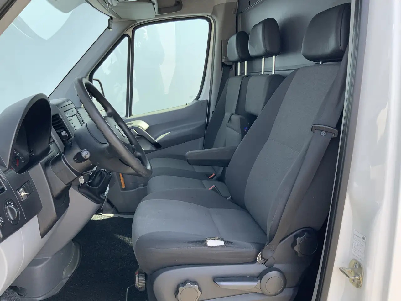 Volkswagen Crafter 35 2.0 TDI L1H1 Airco Cruise 3 Zits Trekhaak 2000 - Krovininis mikroautobusas: foto 4 Volkswagen Crafter 35 2.0 TDI L1H1 Airco Cruise 3 Zits Trekhaak 2000 - Krovininis mikroautobusas: foto 4